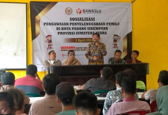 Anggota Komisi II DPR-RI Ongku P Hasibuan, saat menyampaikan materinya dalam Sosialisi Pengawasan Pemilu di Padangsidimpuan.