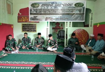 Satgas Yonif Mekanis 203/AK saat Peringati Isra Mi'raj bersama Masyarakat Muslim di Pegunungan Tengah