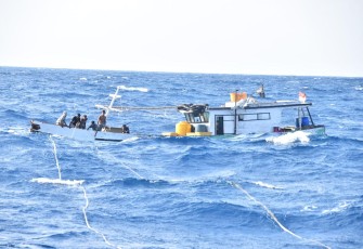 Bakamla RI saat Evakuasi Korban Kapal Mati Mesin di Perairan Pulau Rote