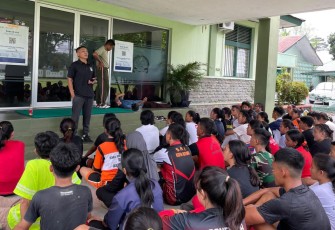 Para siswa calon Sekolah Kedinasan saat mendapatkan arahan dari pelatih