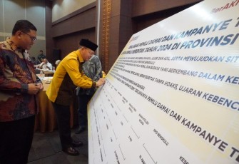 Coffee Morning terkait Rilis Hasil Pengawasan Alat Peraga Sosialisasi (APS) Peserta Pemilu se-Provinsi Bengkulu serta Deklarasi Pemilu Damai dan Kampanye Tertib untuk Pemilu Serentak Tahun 2024