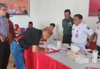 Danramil 1310-01/Bitung saat menghadiri musrembang