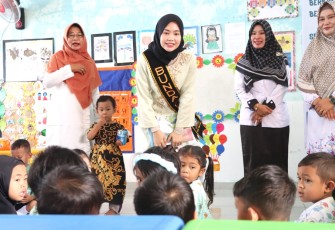 Bunda PAUD Bintan Bercerita Saat Mengunjungi TKN Toapaya