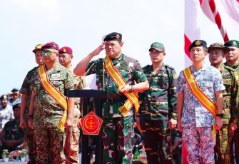 Panglima TNI Laksamana TNI Yudo Margono saat resmi membuka latihan ASEAN Solidarity Exercise Natuna 2023 (ASEX-01 N) di Dermaga Batu Ampar, Batam, Kepulauan Riau, Selasa, (19/9/2023).