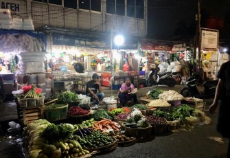 Nampak penjual sayur & kios di Pasar Minggu Foto : Fidia Afifah