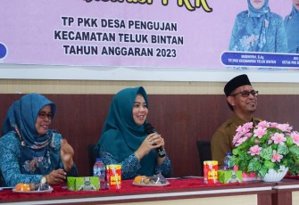 Ketua Bidang I TP PKK Kabupaten Bintan, Elyza Riani SH saat Buka Pelatihan Tertib Administrasi TP PKK