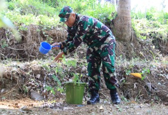 Kodim 0806/Trenggalek menggelar karya bakti penanaman pohon secara serentak. Kegiatan ini dilaksanakan di lahan Perhutani Petak 84 F2 RPH Trenggalek, DKPH Trenggalek, KPH Kediri Dusun Gempleng, Desa Ngares, Kecamatan Trenggalek, Kabupaten Trenggalek,Jumat (8/12/2023).