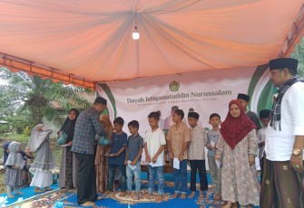 Caleg DPRK Dapil I Aftahurriza Santuni Anak Yatim di Dayah Istiqamatuddin