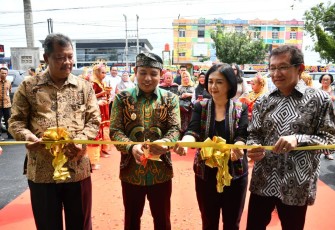 Wakil Wali Kota Bengkulu Dedy Wahyudi Lakukan Pemotongan Pita 