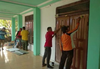 Satgas TMMD 118 Kodim 0408/BS Gotong Royong Rehab Masjid Darul Iman