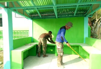 Pos Kamling Buatan Satgas TMMD 118 di Cat Warna Hijau