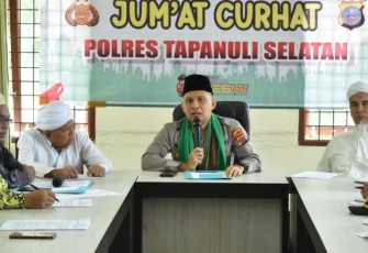 Kapolres Tapanuli Selatan (Tapsel), AKBP Imam Zamroni, SIK, MH,  pada program Ju'mat Curhat, yang berlangsung di Aula Kantor MUI Tapsel.