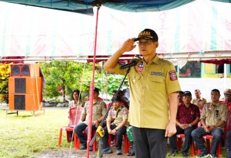 Wakil walikota Bitung Hengky Honandar saat memimpin apel dan pengukuhan KSB Kecamatan Lembut