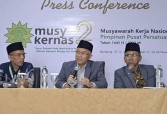 Wakil Ketua Umum PP Persis Atip Latipulhayat usai Musyawarah Kerja Nasional Persis di Soreang, Kabupaten Bandung, Jawa Barat, Minggu (26/11/23).