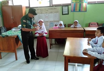 Pembekalan Wawasan Kebangsaan oleh Babinsa Ngadirejo untuk Siswa SDN 3 Ngadirejo