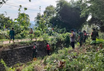 Kodim 0801/Pacitan Gelar Karya Bakti Pembersihan Saluran Air