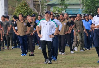 Wabup Bintan saat Olahraga Bersama di Makorem 033/WP