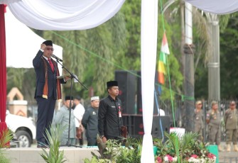 Mendes PDTT Abdul Halim saat menjadi Inspektur Upacara Hari Bhakti Transmigrasi (HBT) ke-73 di Lapangan Kantor Bupati Lampung Timur, Provinsi Lampung, Selasa (12/12/2023)