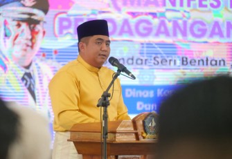 Bupati Bintan Roby Kurniawan saat menghadiri Bimbingan Teknis Perdagangan Antar Pulau, Kamis (21/09) di Aula Bandar Seri Bentan.