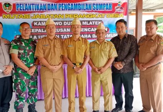 Danramil 03/Balerejo, Kapten Cba Mulyono bersama jajaran Forkopimcam menghadiri kegiatan pengambilan sumpah jabatan dan pelantikan perangkat Desa Glonggong