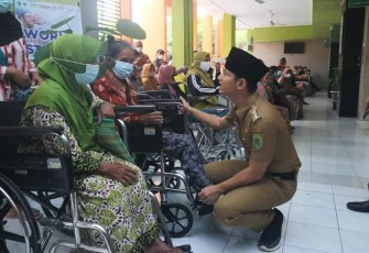 Bupati Trenggalek Mochammad Nur Arifin, bersama jajarannya saat menanggapi keluhan pelayanan di RSUD dr. Soedomo, Selasa (24/1/2023) (Foto : Hardi Rangga klikwarta.com).