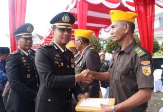 Sebagai bentuk penghormatan Kapolres Tapanuli Selatan (Tapsel), AKBP Imam Zamroni, SIK, MH, memberikan bingkisan ke Veteran Pejuang Kemerdekaan Indonesia.