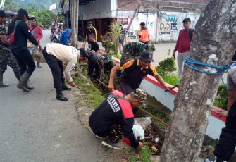 Aksi Kerja Bakti Koramil 0806/07 Watulimo