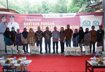 Bupati Asahan Salurkan Bantuan Pangan Cadangan Beras Pemerintah