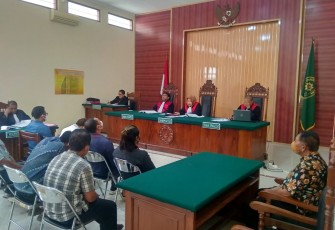 Delapan orang saksi dihadirkan dalam sidang ke-3 kasus dugaan pemalsuan SK RT untuk seleksi perangkat desa Kentong.