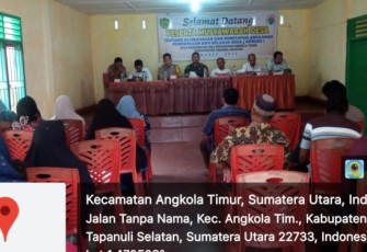 Bhabinkamtibmas Polsek Sipirok kepada warga saat musyawarah penetapan APBDes 2023 di Desa Pargarutan Julu, Kamis (16/3/2023) sore.