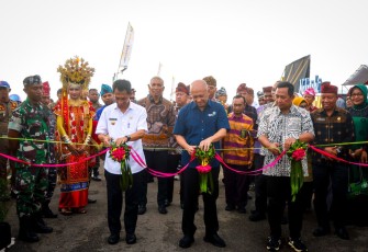 Menteri Koperasi dan UKM (MenKopUKM) Teten Masduki melihat Wakatobi di Sulawesi Tenggara 