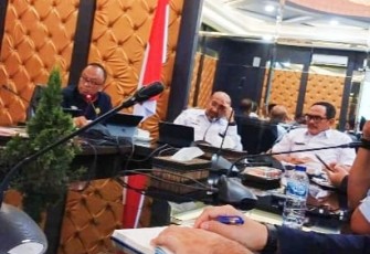 Anggota Komite BPH Migas Abdul Halim di Kantor Bupati Bintan, Kepulauan Riau, Rabu, (17/5/2023).