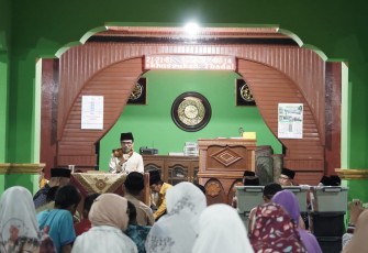 Bupati Limapuluh Kota, Safaruddin saat memberikan sambutan sekaligus perkenalan TSR  1 Pemkab Limapuluh Kota dihadapan ratusan jamaah Masjid Istiqomah.