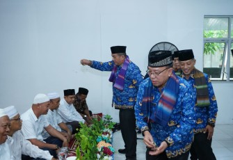 Bupati Upah Upah 22 Jemaah Calon Haji Keluarga Besar Dinas Pendidikan