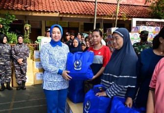 Jalasenastri saat Laksanakan Bakti Sosial Peduli Korban Kebakaran Tambora