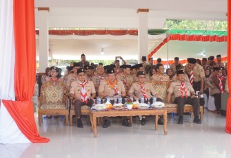 Wakil walikota Bitung Hengky Honandar (Kiri) saat mendampingi Wagub Sulut
