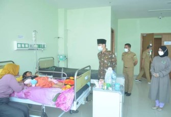 Bupati Trenggalek, Mochamad Nur Arifin, saat sidak di RSUD dr Soedomo Kabupaten Trenggalek, Senin (2/1/2023) (Foto, Hardi Rangga, klikwarta.com).