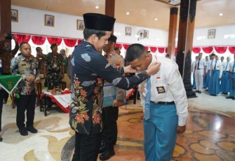 Wakil Bupati Trenggalek, Syah Muhammad Natanegara, saat menandai pembukaan pelatihan Pasukan Pengibar Bendera Pusaka (Paskibraka) Kabupaten Trenggalek tahun 2023, di Pendopo Manggala Praja Nugraha, Jum'at (4/8/2023).