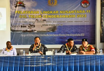 Asisten Potensi Maritim Kepala Staf TNI Angkatan Laut (Aspotmar Kasal) Mayor Jenderal TNI (Mar) Markos, saat memberikan pembekalan kepada peserta Pelayaran Nusantara (Pelantara) XI Pramuka Saka Bahari, bertempat di aula Hang Tuah Lanal Biak, Rabu (22/11) 