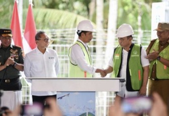 Presiden Joko Widodo mengapresiasi kerja Kementerian Komunikasi dan Informatika yang berhasil menyelesaikan pembangunan 4.990 BTS 4G
