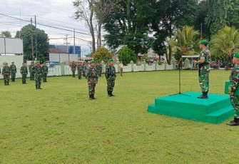 Dandim 1301/Bitung saat memimpin apel pelepasan prajurit Kodim yang purna tugas