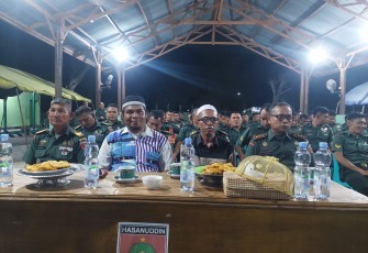 Komandan Kodim (Dandim) 1411/Bulukumba Letkol Inf Kaharuddin Dj, S.Pd., M.Tr. (Han) bersama Prajurit dan para Todat, Toga, Tomas serta tokoh pemuda Bulukumba melaksanakan Nobar (Nonton Bareng Live Straeming) Penghargaan KASAD Kampung Pancasila Tahun 2023 dengan tema "Kampung Pancasila Sebagai Wadah Kebhinekaan dan Toleransi" di Aula Terbuka Kodim 1411/Bulukumba, Jln. Jend. Ahmad Yani Kel Ela Ela Kec Ujung Bulu Kab Bulukumba, Jumat (08/12/2023)