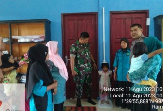 Bhabinkamtibmas Polsek Sipirok, Aipda Robinson Sihombing, monitoring Posyandu di Desa Ramba Sihasur, Kabupaten Tapanuli Selatan, Jumat (11/8/2023) pagi.