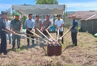 Kepala BPTN Makasar bersama Forkopimda dan dinas perdagangan provinsi Sulut saat lakukan pemusnahan barang bukti 