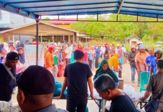 Tampak masyarakat antusias berdatangan ke Bazar Sembako Murah Pemkab Bintan
