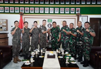Taruna Korea Selatan saat berkunjung ke Akademi Militier Magelang