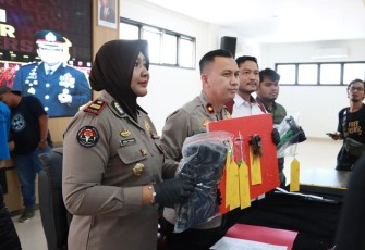 Wakapolres Bogor Polda Jabar Kompol Fitra Zuanda S.I.K.,M.M., saat konferensi pers Selasa (4/4/2023)
