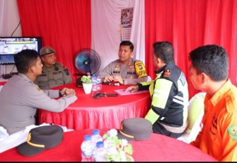 Kapolres Tapanuli Selatan (Tapsel), AKBP Imam Zamroni, SIK, MH, berpesan ke petugas gabungan di Pos Pam Natal dan Tahun Baru (Nataru) 2024 di Batang Toru, agar melayani masyarakat dengan ikhlas