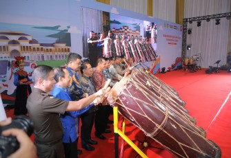 Bupati Asahan dan Wakil Bupati Asahan Hadiri Roadshow Bus KPK RI 2023 Di Medan Sumatera Utara