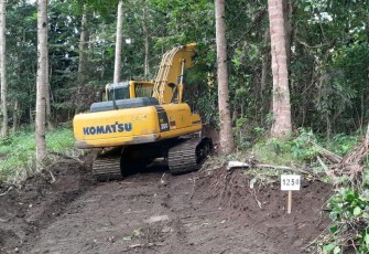 alat berat di lokasi pekerjaan fisik pembuatan jalan pertanian TMMD Ke-116 Kodim 1310/Bitung
